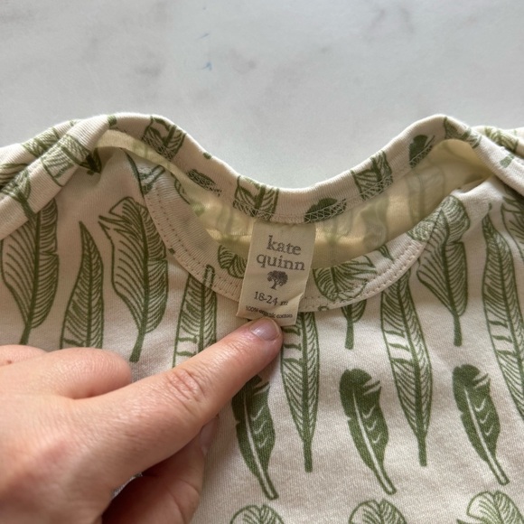 Kate Quinn Leaf Print Short Sleeve Onesie Size 18-24 month - Picture 3 of 4